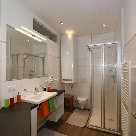 Fuegen, Apartment *